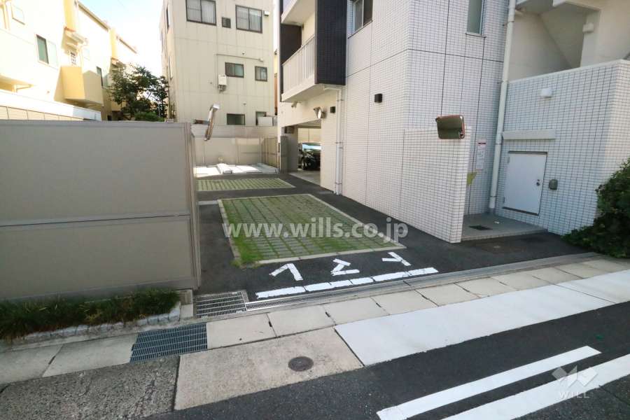駐車場出入り口