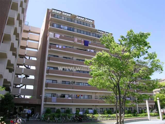 ダイアパレス吹田ガーデンコート四番館の外観（南東側から）　※南東向きの棟