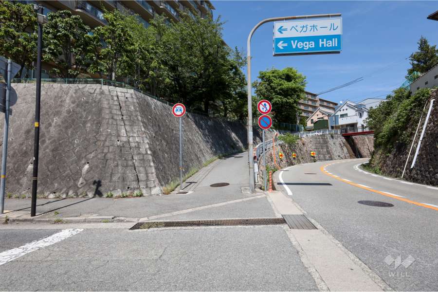 敷地南側の前面道路