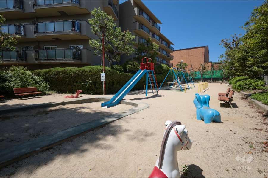 敷地に隣接して『清駅前公園』があります。