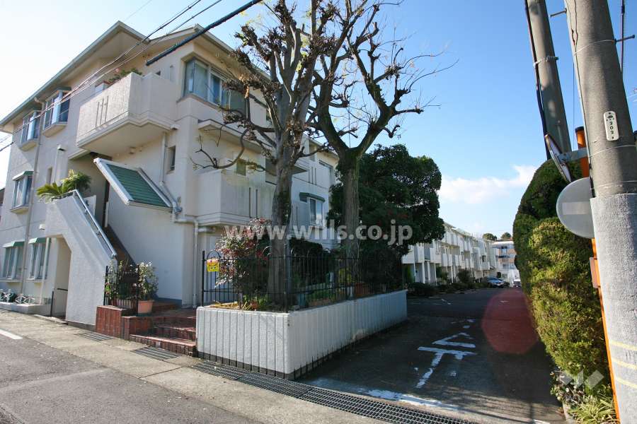 駐車場出入り口 