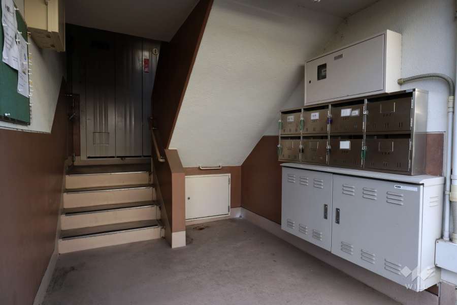 住戸入り口（共用ポスト）