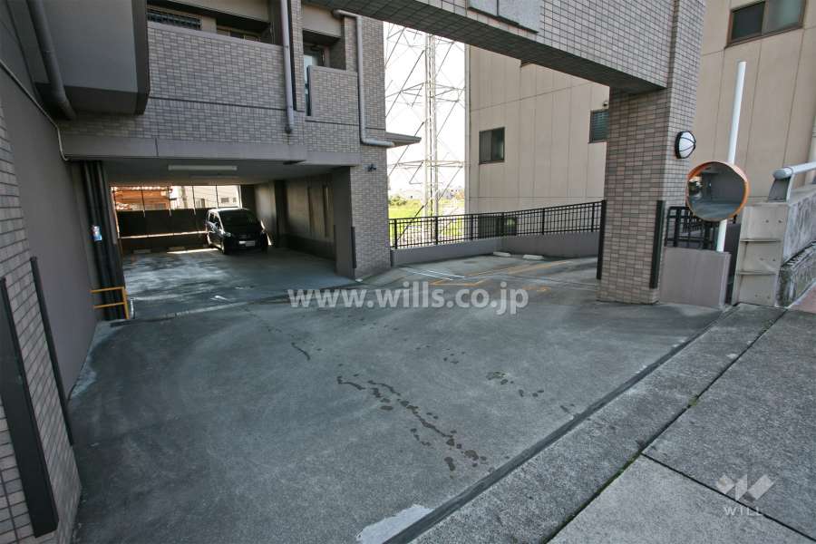 駐車場出入り口