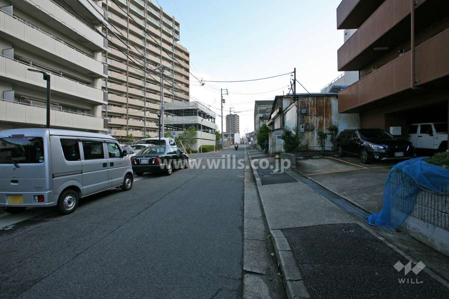 敷地南側の前面道路