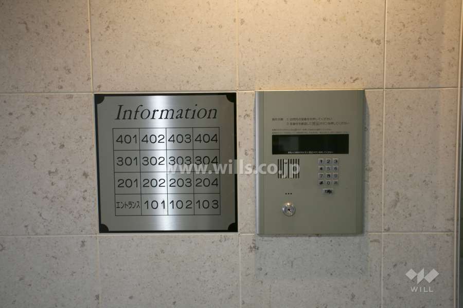 エントランスはオートロック付きです。