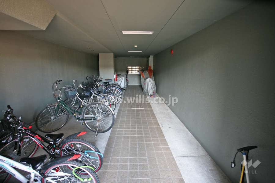 屋内に設けられた駐輪場