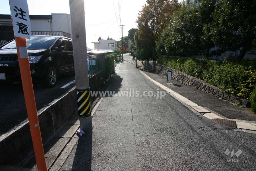 敷地東側の前面道路