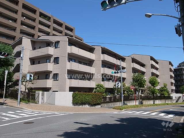 ロイヤルコート千里古江台の外観（南西側から）