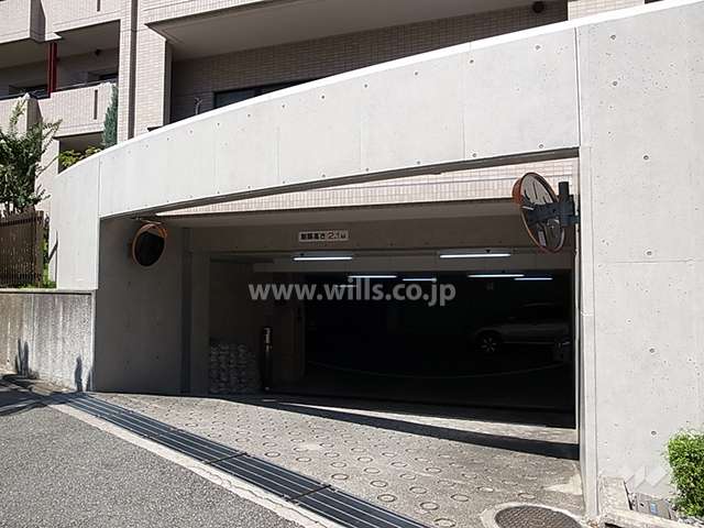 駐車場出入り口