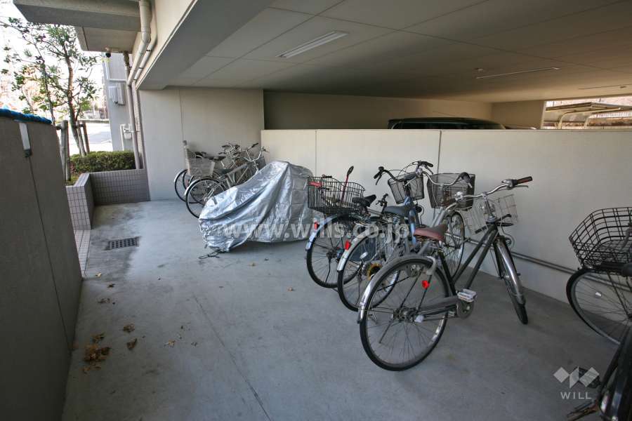 駐輪場とバイク置場