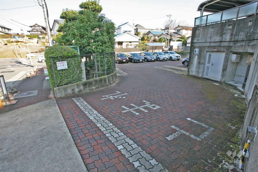 駐車場出入り口