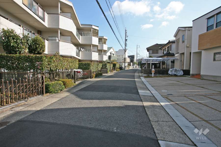 敷地南側の前面道路