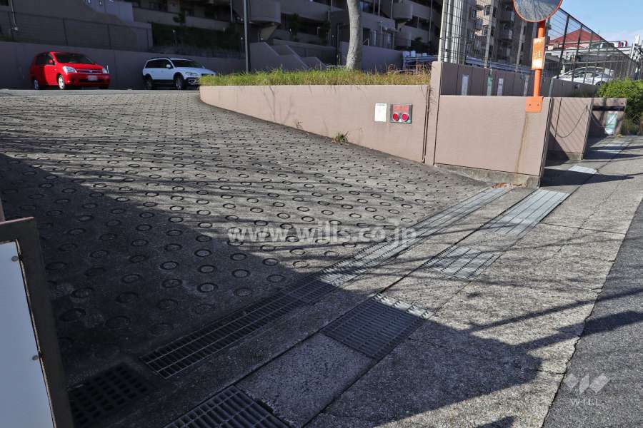 駐車場入り口