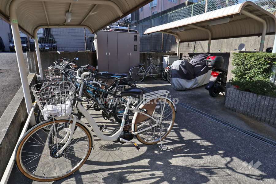 駐輪場とバイク置場