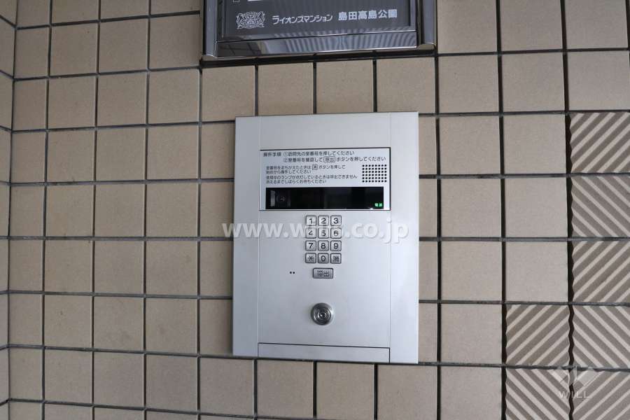 エントランスはオートロック付きです。