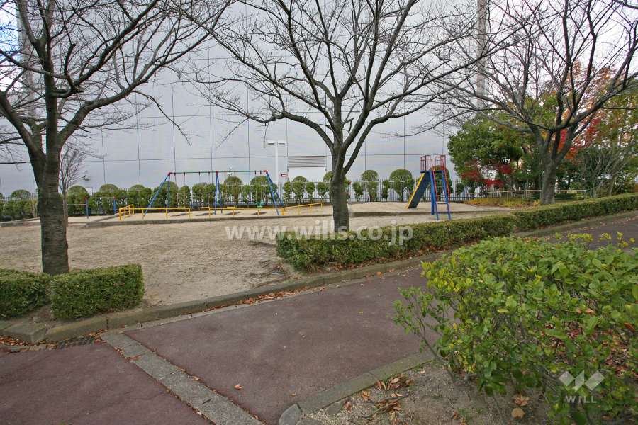 敷地に隣接する児童公園