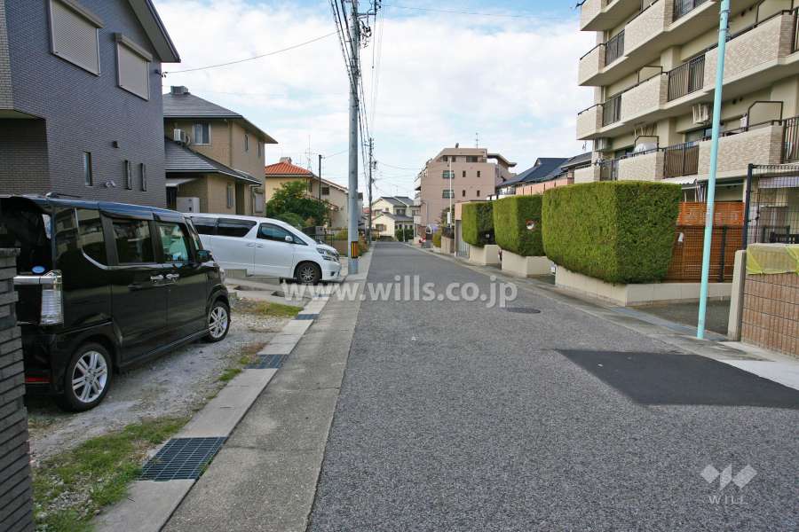 敷地南側の前面道路