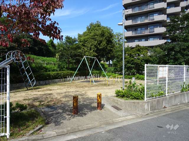 敷地に隣接する「ファミリーパーク芳野」
