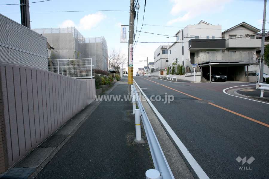 敷地東側の前面道路