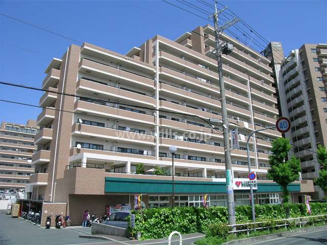 ダイアパレス吹田ウエストウィング弐番館の外観（西側から）