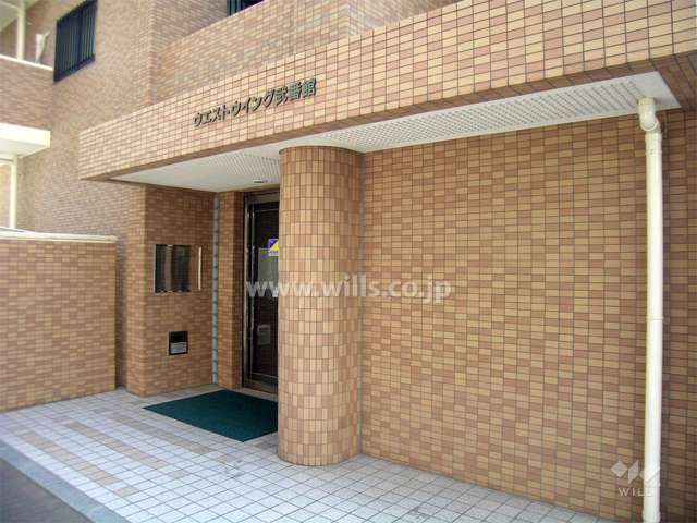 ダイアパレス吹田ウエストウィング弐番館のエントランス
