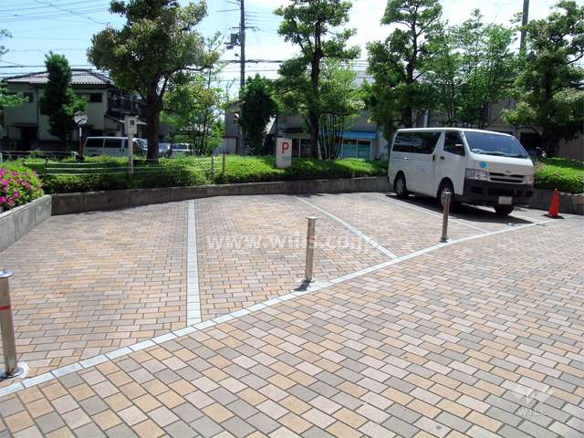 センターコートのエントランス前にある来客用駐車場