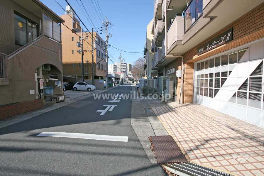 敷地南側の前面道路