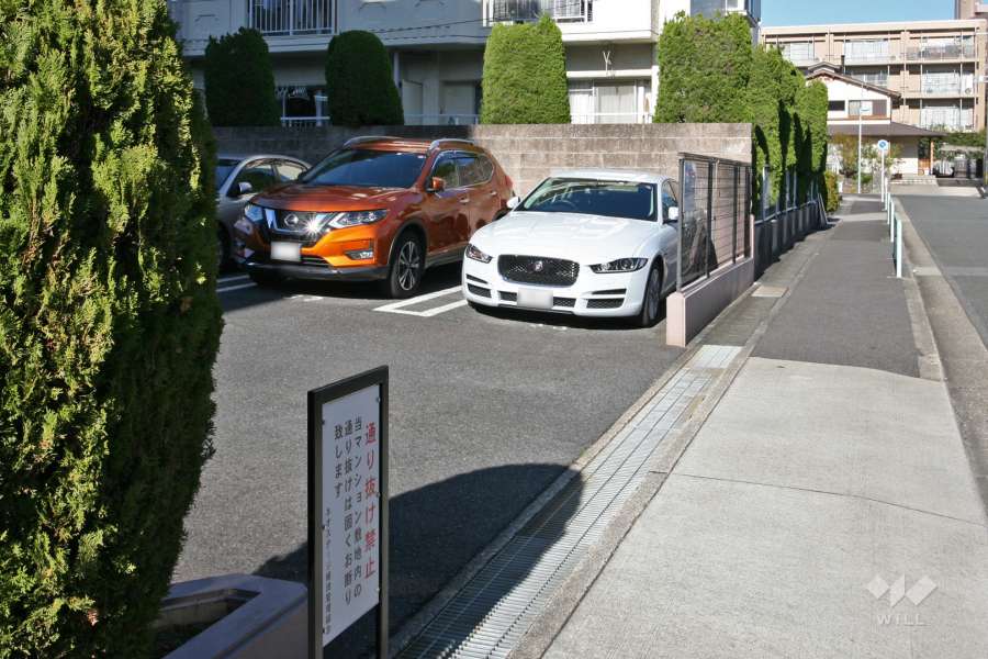 駐車場出入口