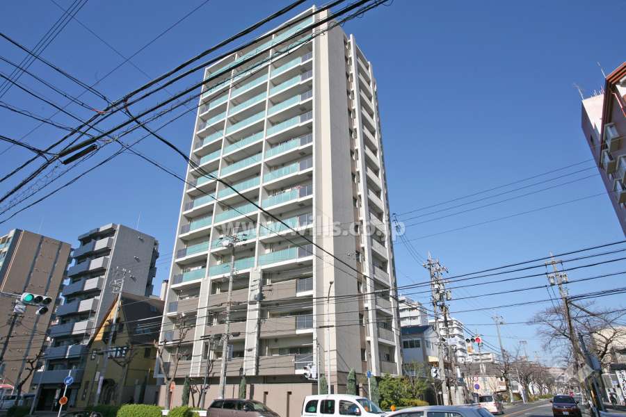 プレミスト植田マークステイトの外観（南側から）