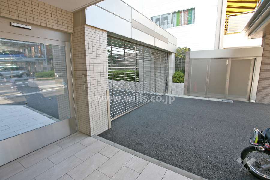 駐車場出入り口（リングシャッター付き）
