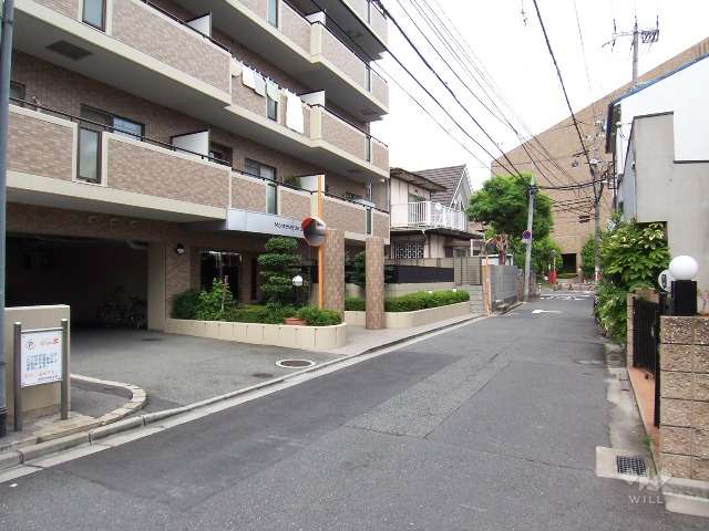 敷地の前面道路。突き当たりは文化会館メイシアターです。