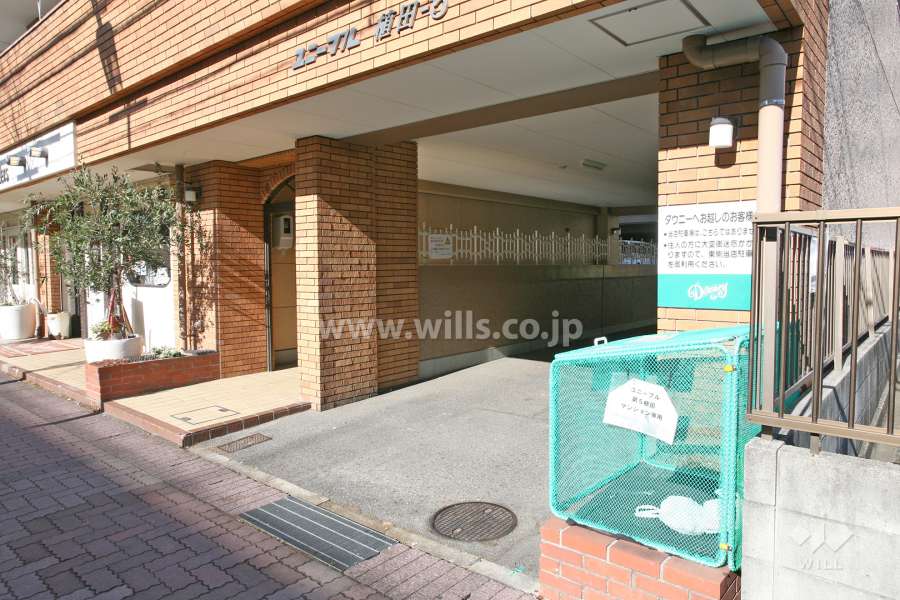 駐車場出入り口