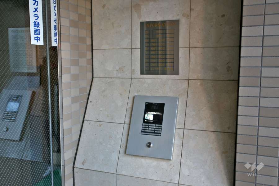 オートロックと案内板