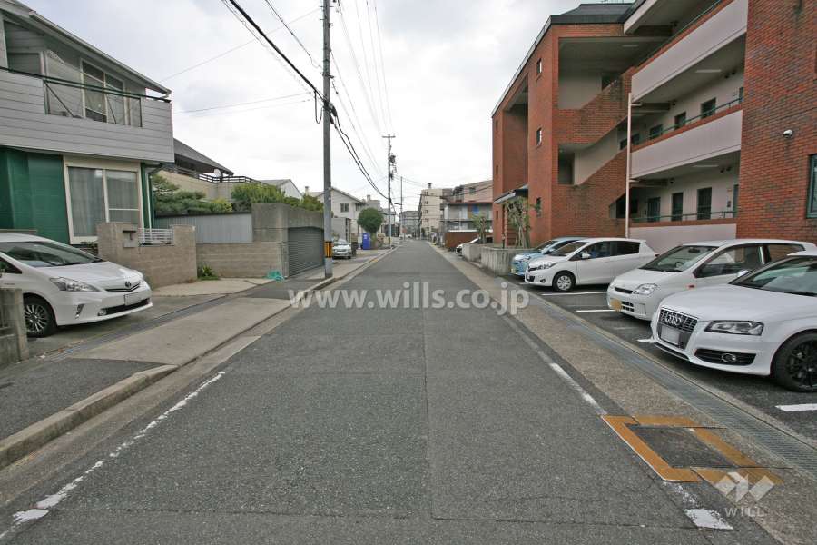 敷地北側の前面道路