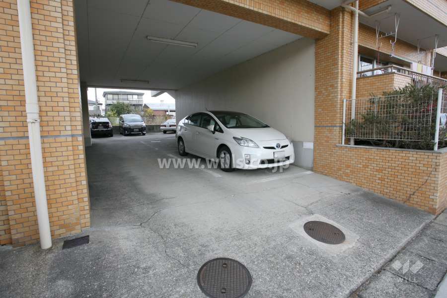 駐車場出入り口