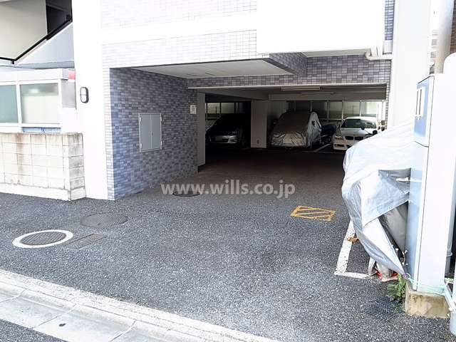 敷地内駐車場出入り口