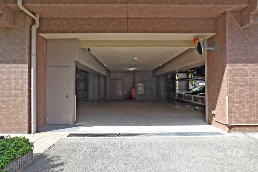 駐車場の出入り口