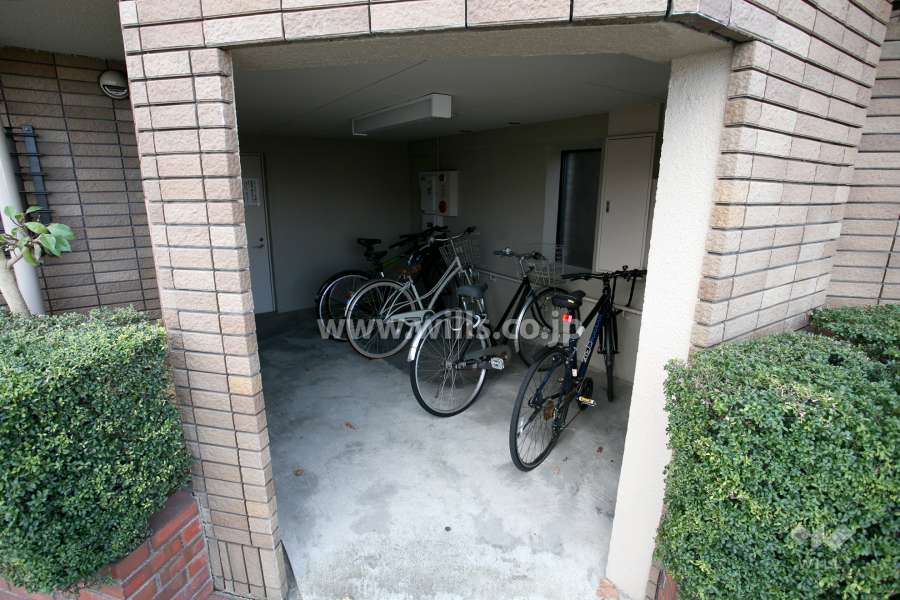 屋内に設けられた駐輪場