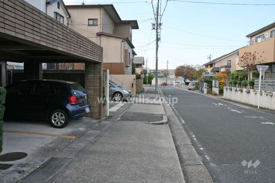 敷地北側の前面道路
