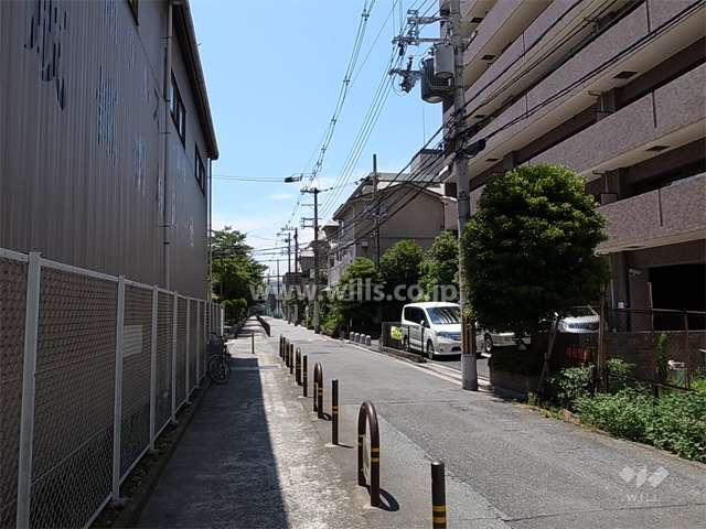 敷地南側の前面道路