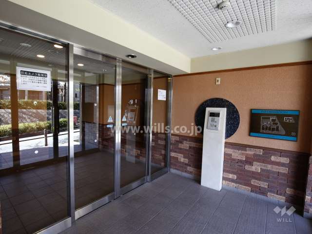 エントランスはオートロック付きです。