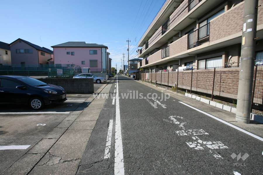 敷地南側の前面道路