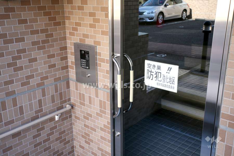 エントランスはオートロック付きです。