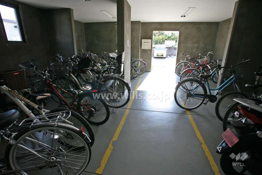 屋内に設けられた駐輪場