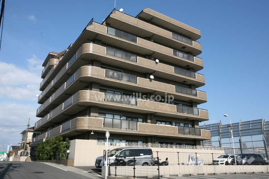 ライオンズマンション植田の外観(南側から)