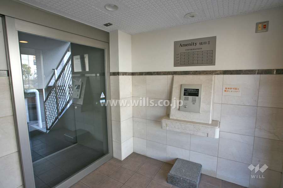 エントランスはオートロック付きです。