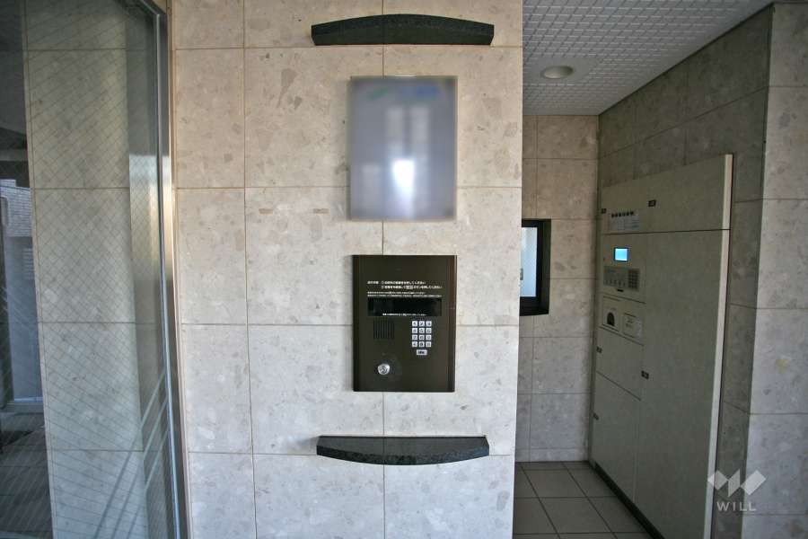 オートロックと案内板