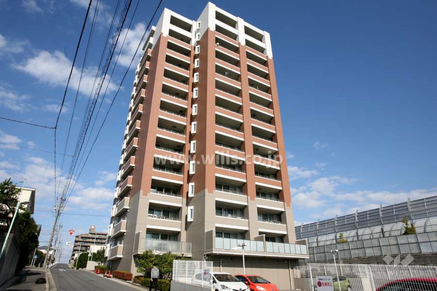 パークホームズ植田東セレノの外観(南側から)