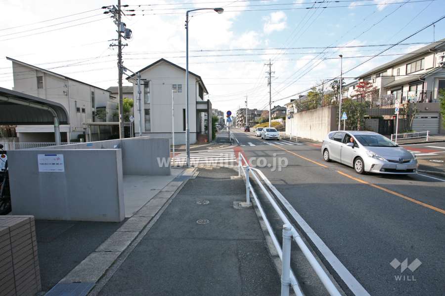 敷地北側の前面道路