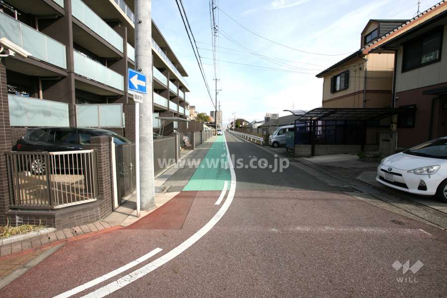 敷地南側の前面道路